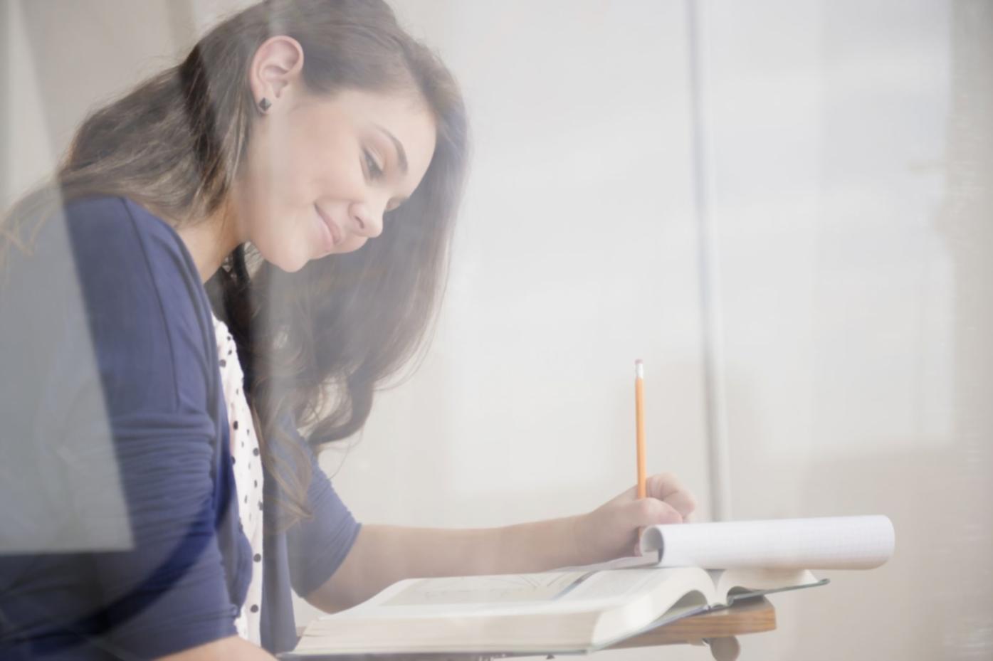 Teilnehmer beim praktischen Arbeiten an lokalen SEO Projekten